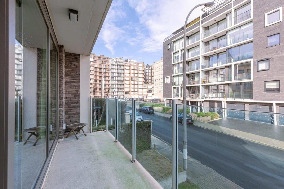 Bright Apartment Nearby The Beach In De Haan Bagian luar foto